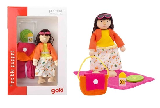 Goki Poppenhuis Buigpop Toeriste met Accessoires circa 12,5cm 